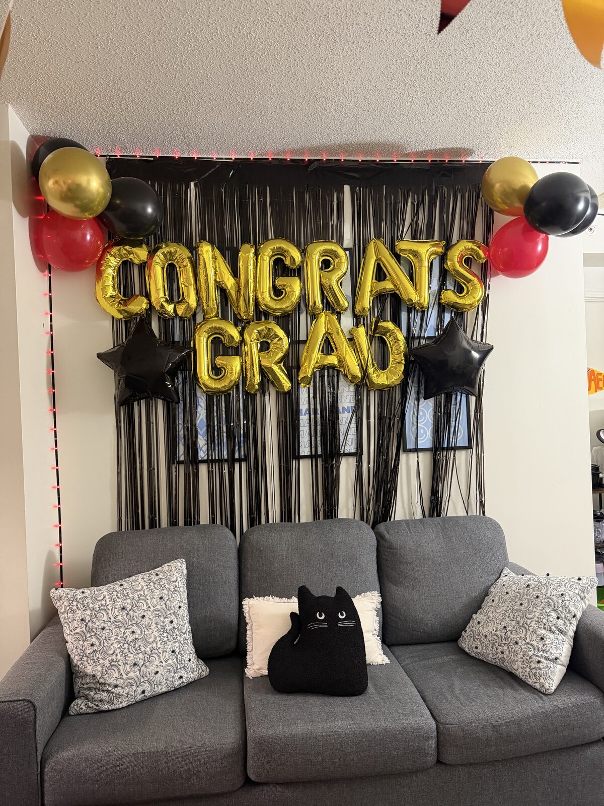 Graduation party balloon setup